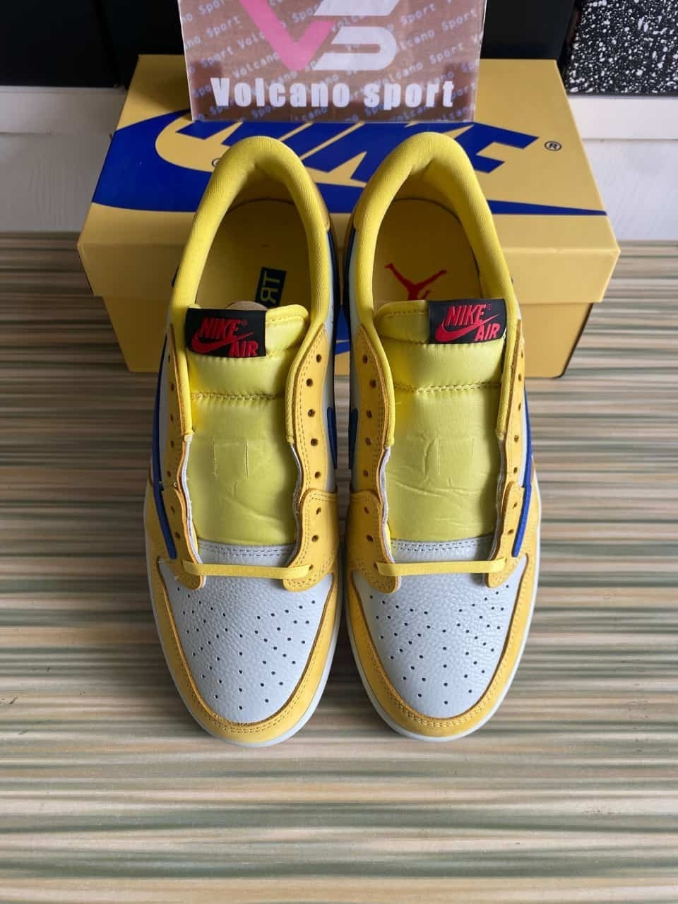 Jordan 1 Retro Low OG SP Travis Scott Canary DZ4137-700