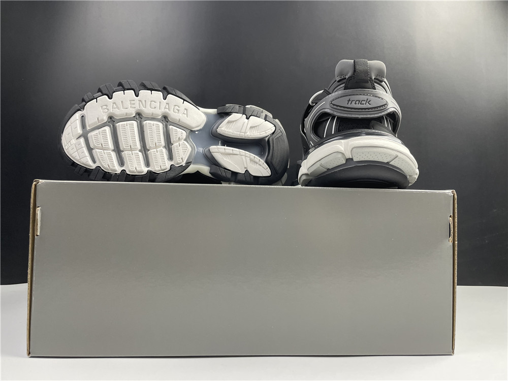 BALENCIAGA Track Parisian family three generations of retro dad shoes