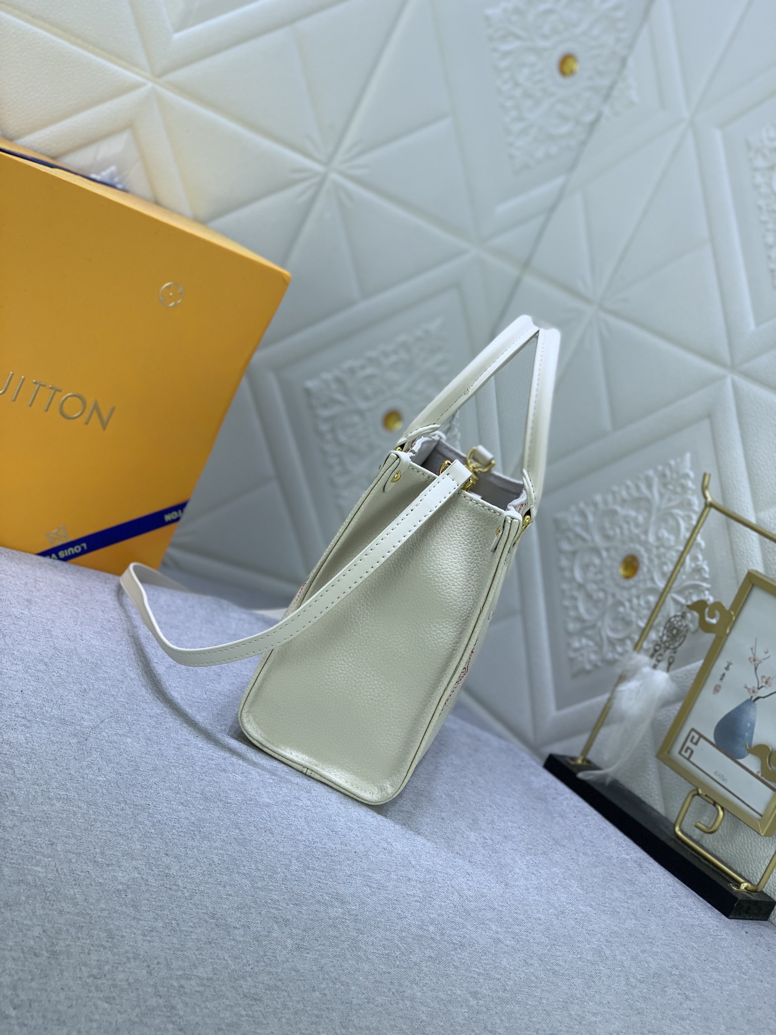 Louis Vuitton Academy M46629 25x19x11.5cm