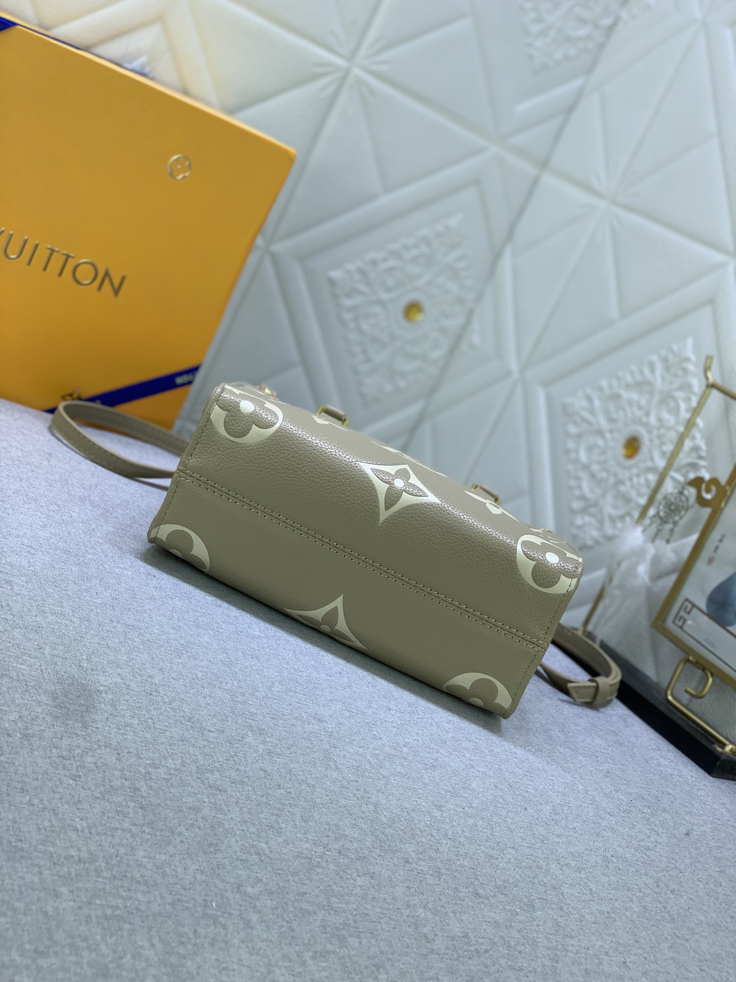 Louis Vuitton OnTheGo Tote M46513 25.0 x 11.0 x 19.0cm