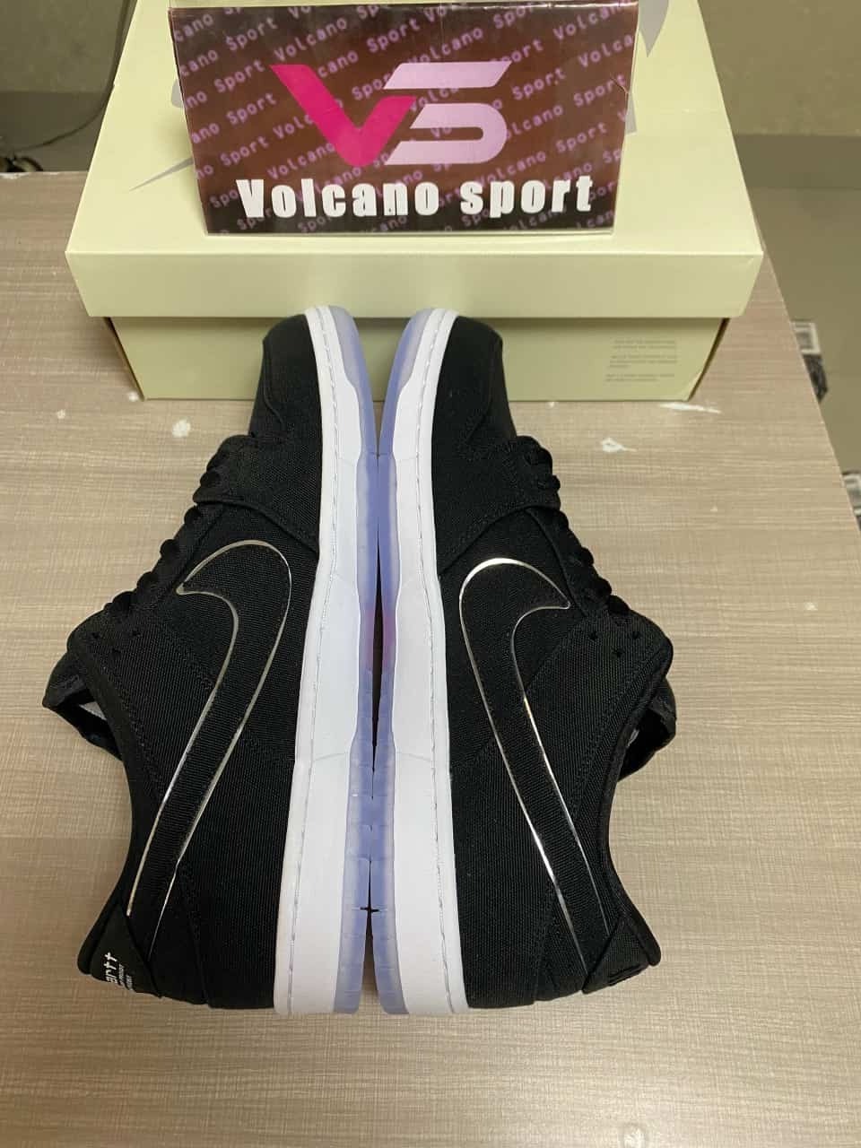 Eminem x Carhartt x Nike Dunk SB FN4193-013