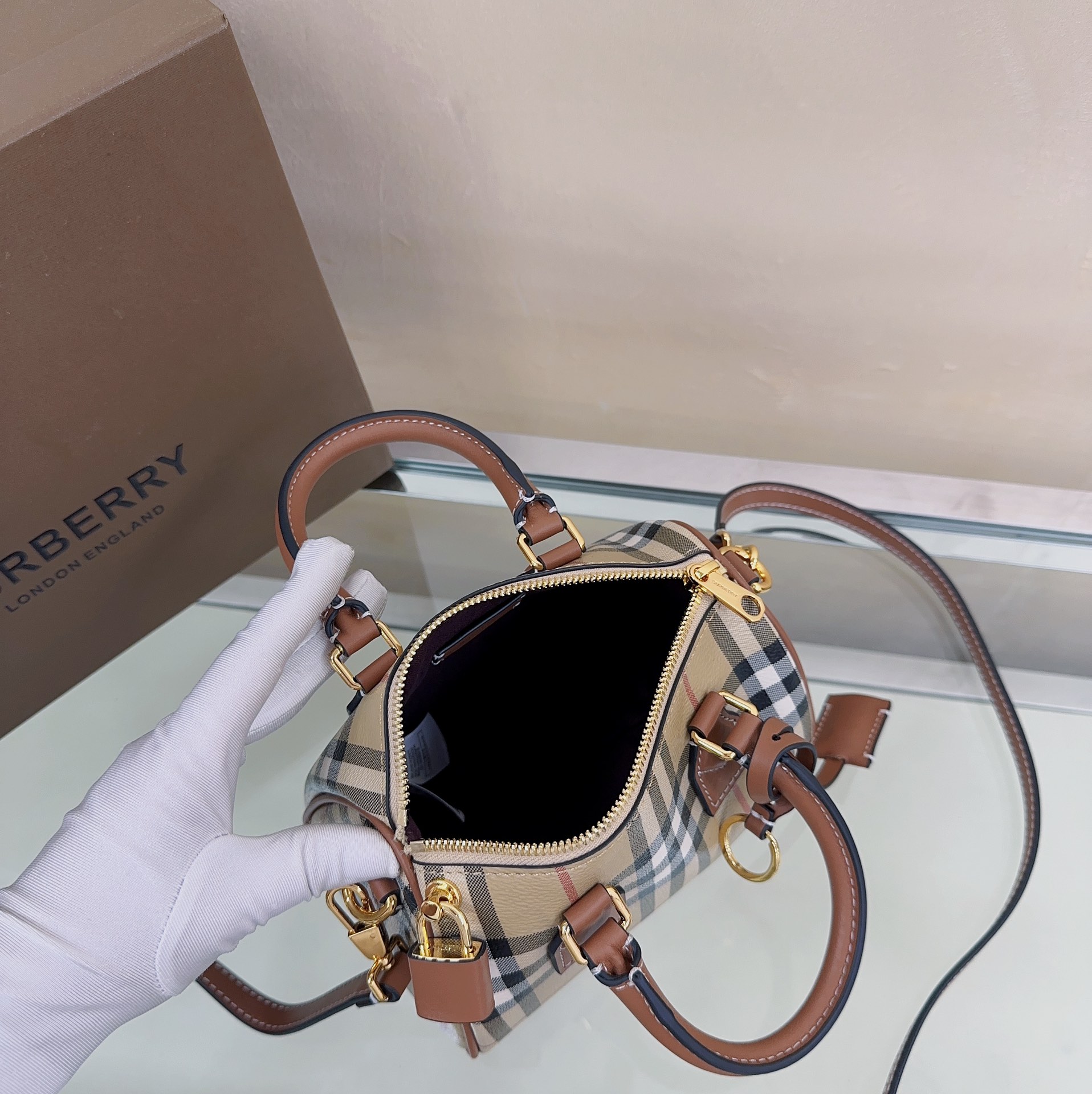 Burberry 496247 18.5 x 11x 12cm