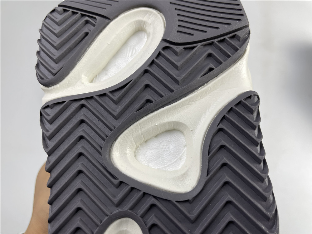 adidas Yeezy Boost 700 V2Cream