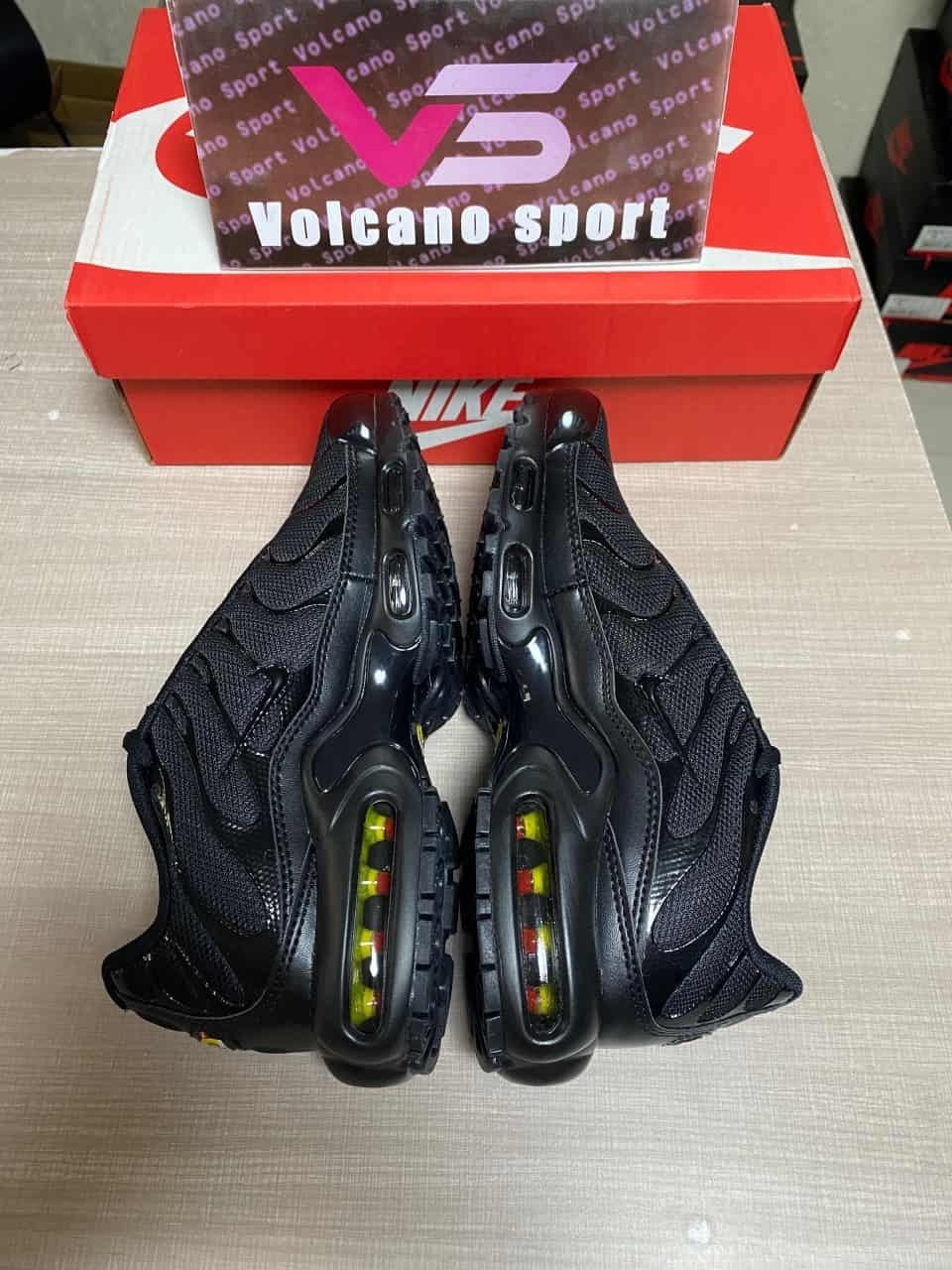 Nike Air Max Plus Triple Black 604133-050