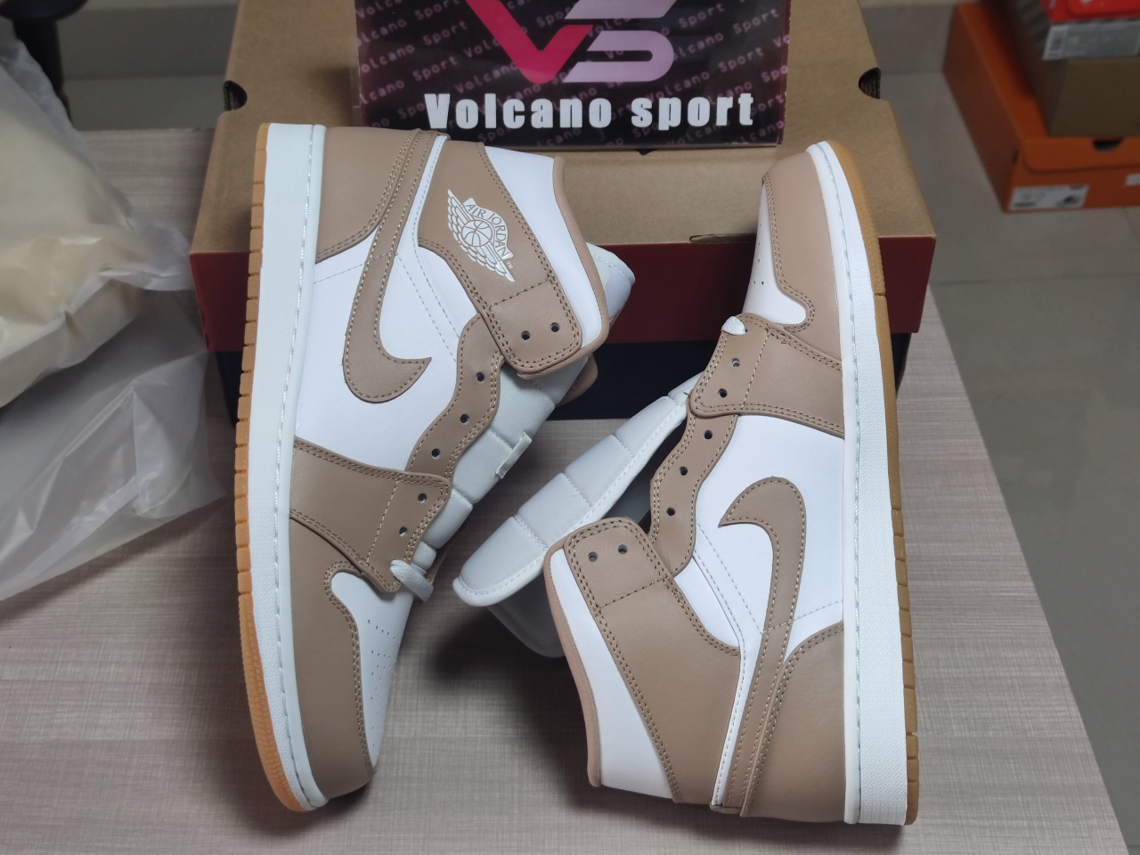 Jordan 1 Mid Tan Gum 554724 271