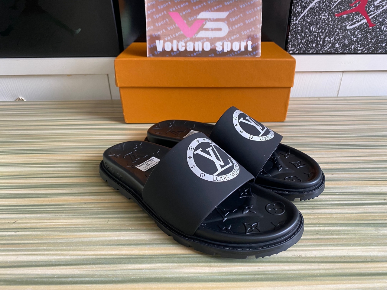 LV slippers Black
