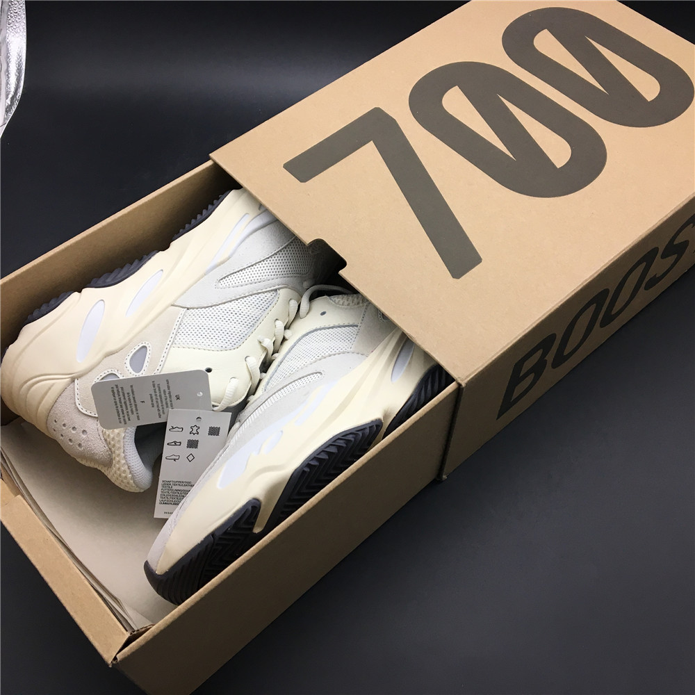 adidas Yeezy Boost 700Analog