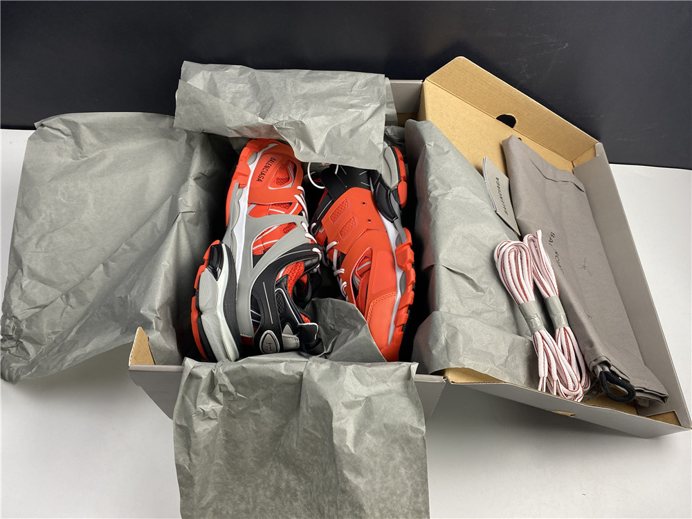 Balenciaga Track Clear Sole Low-Top Sneakers Red 647742W3BZ16591