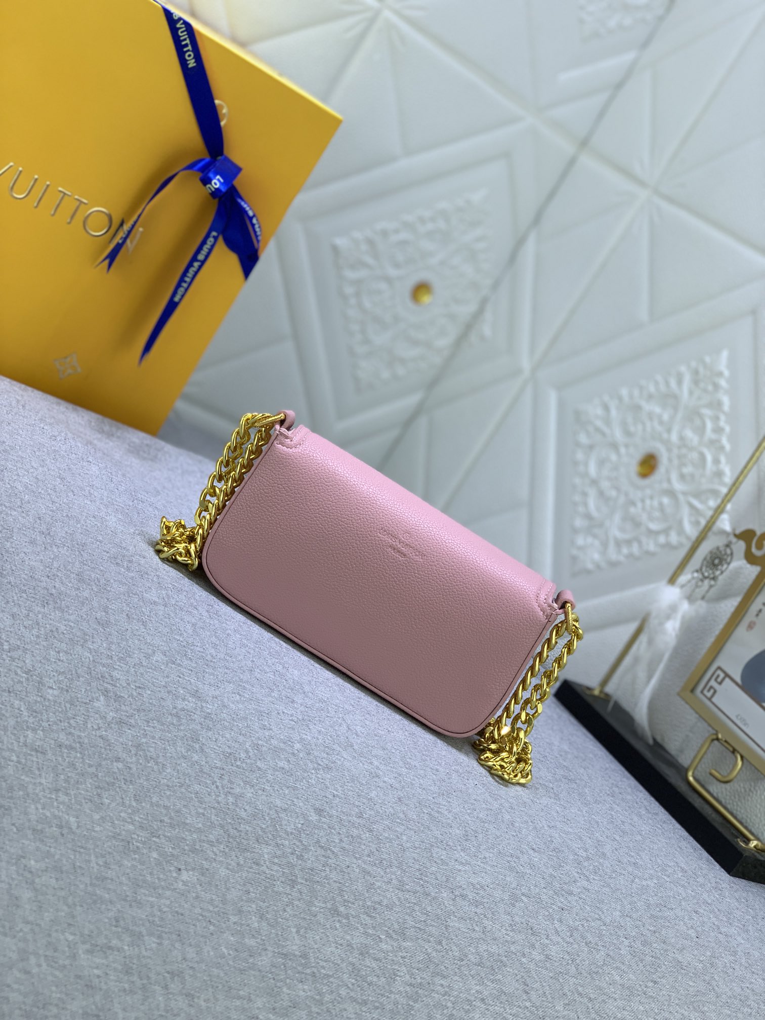 Louis Vuitton Lockme Tender Pochette M81560 (3) 18x9x4cm