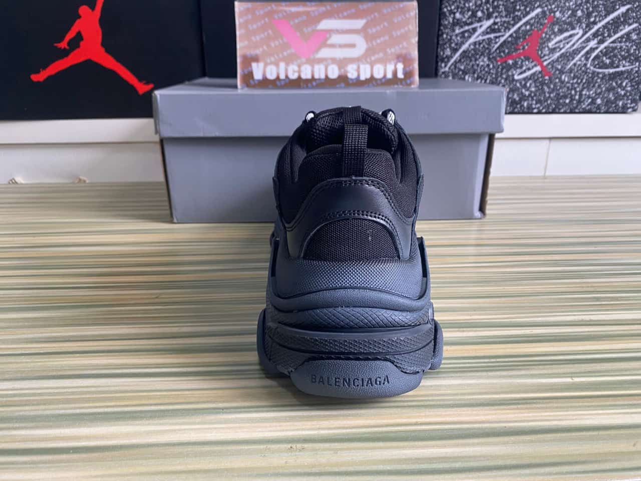 Bale*ciaga Triple S Black
