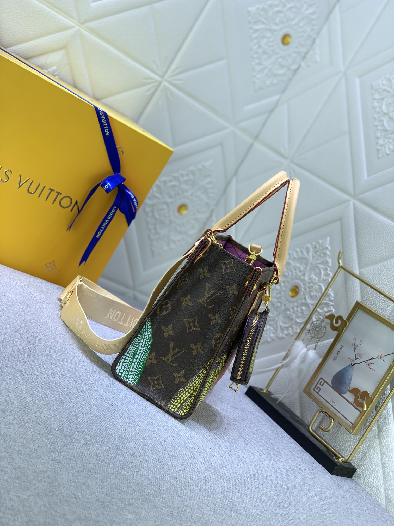 Louis Vuitton x YK OnTheGo M46467 25 x 19 x 11.5cm