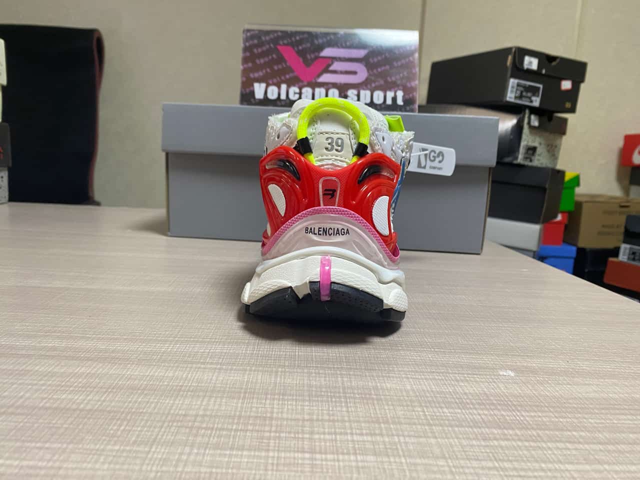 Bale*ciagaLace-Up Runner Sneakers