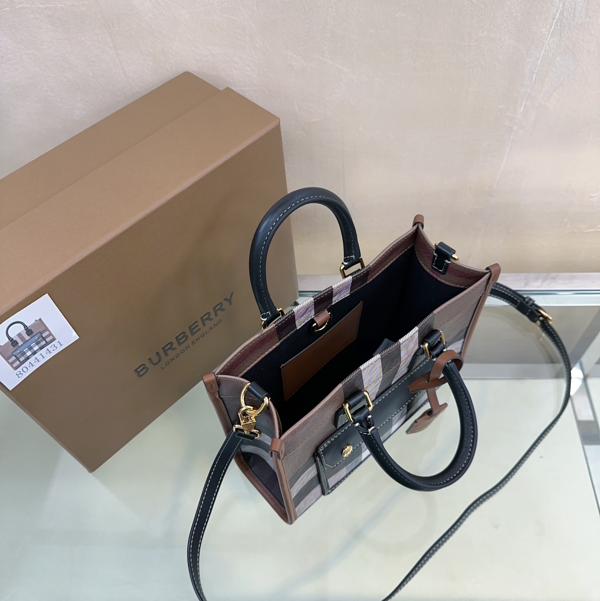 Burberry 143158 23 x 8 x 19cm