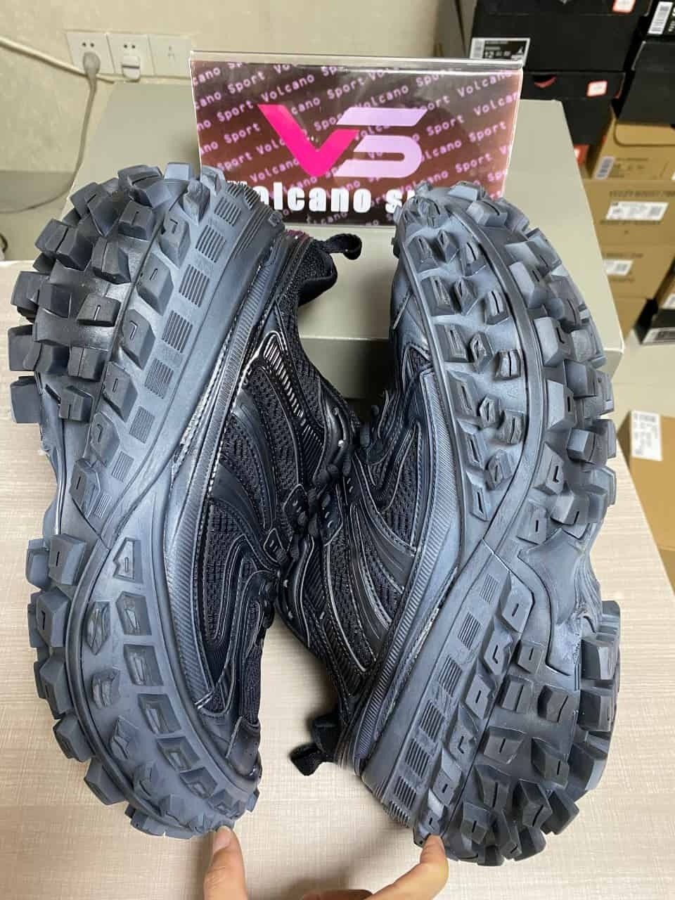 Bale*ciaga Defender Sneaker in Black