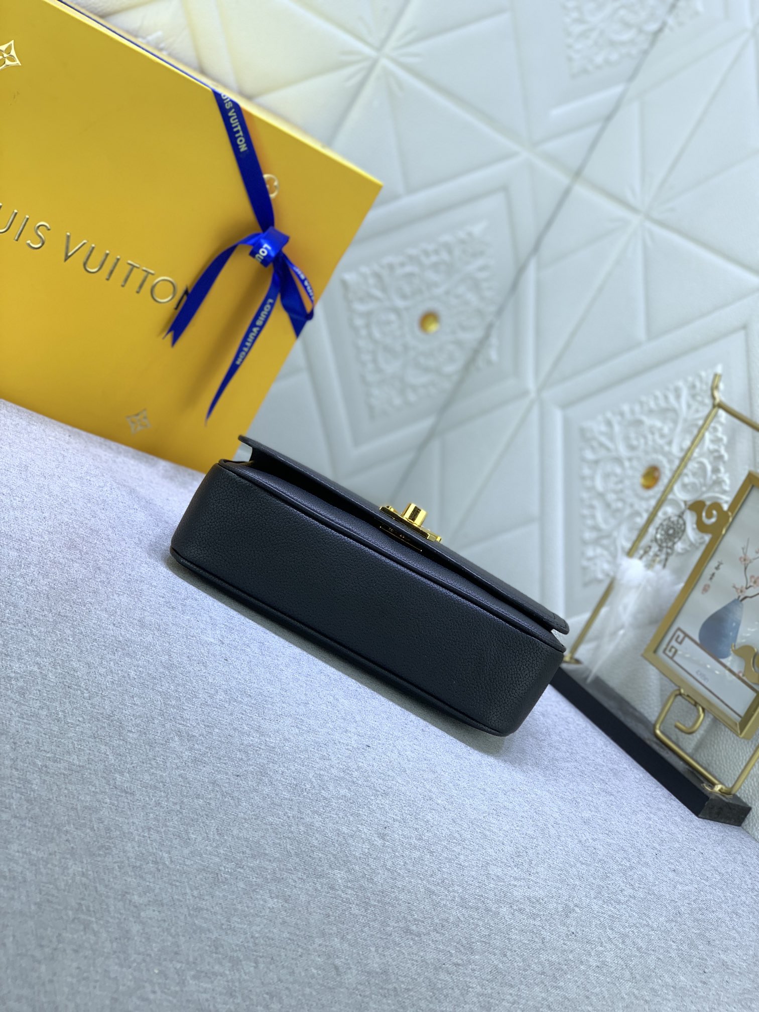 Louis Vuitton LOCKME EAST WEST M22303 23.5 x 14 x 6cm