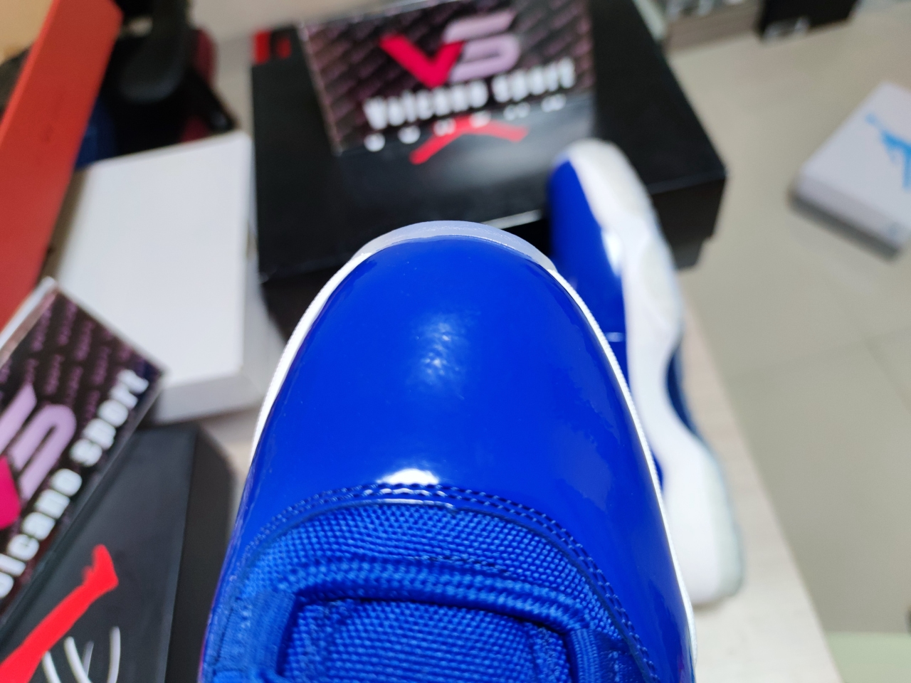 Jordan 11 Retro High WMNS “Barons” AT7802-115