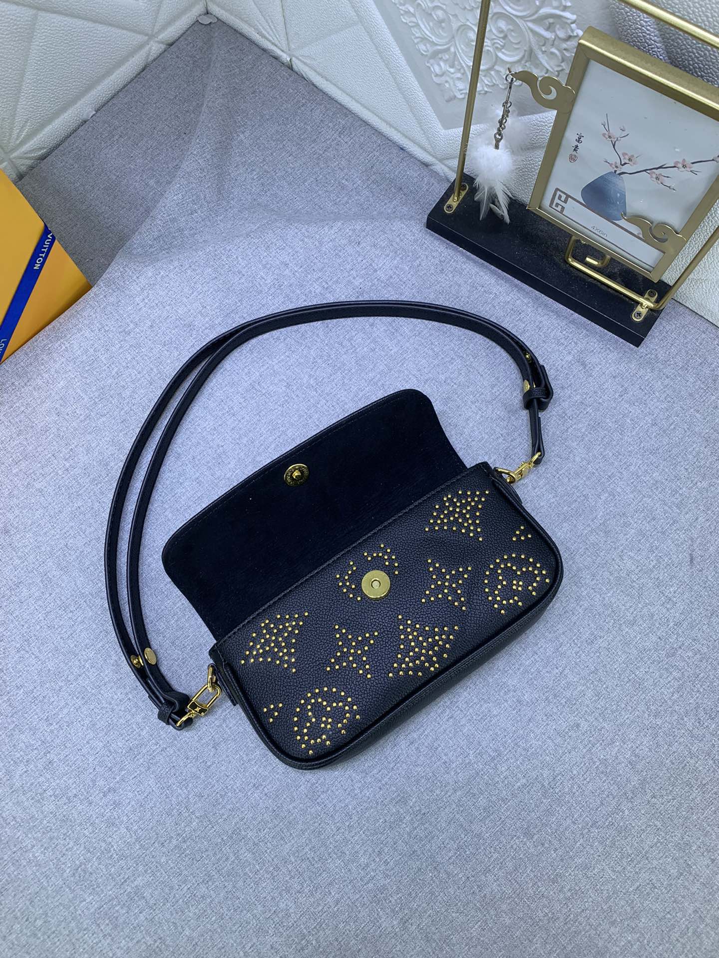 Louis Vuitton Wallet on Chain Ivy M82653 23.5 x 12.0 x 4.3cm