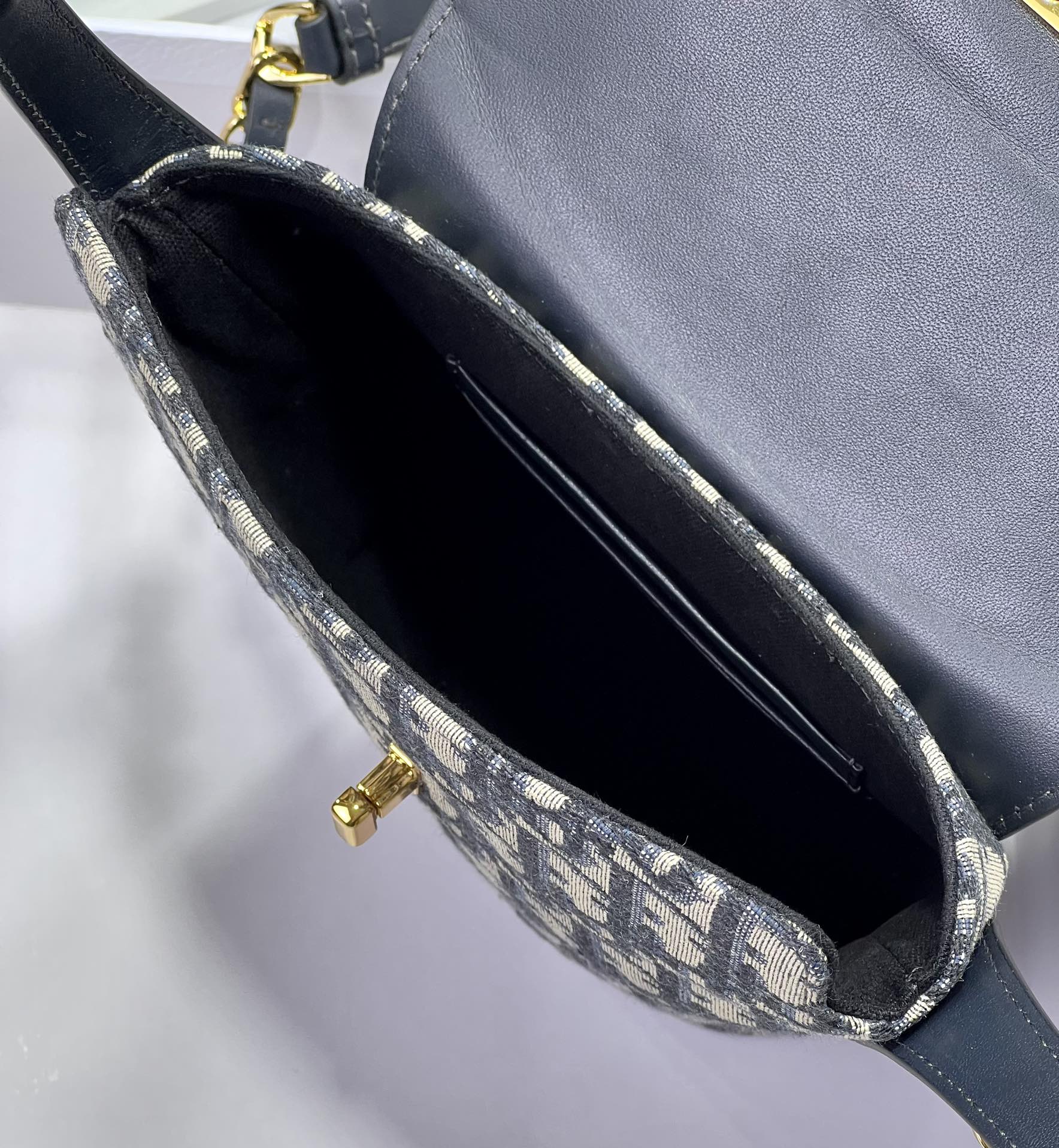 Dior 30 Montaigne 2049 17x18x8cm