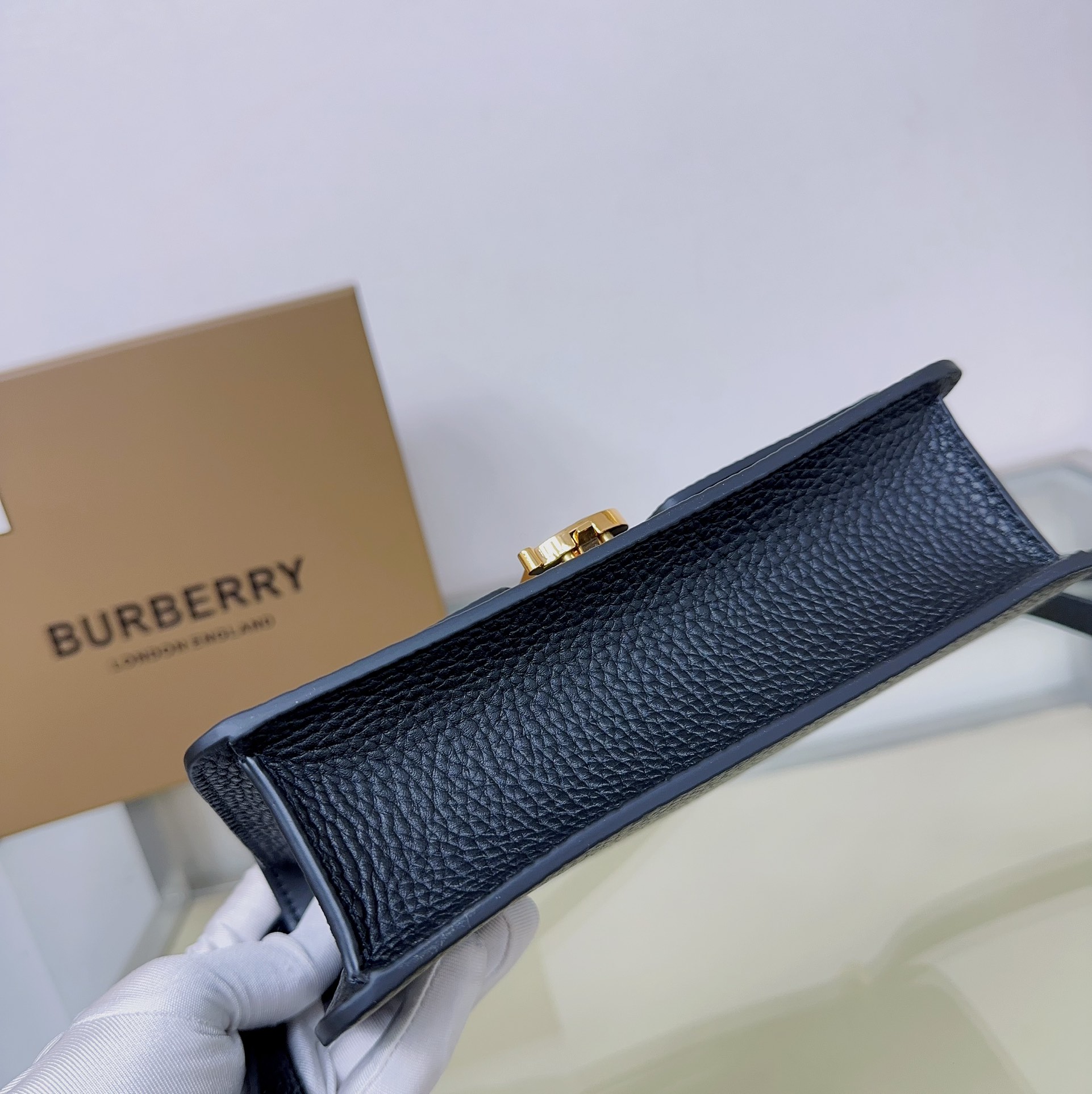 Burberry 914163 (4) 20 x 5.5 x 12.5cm