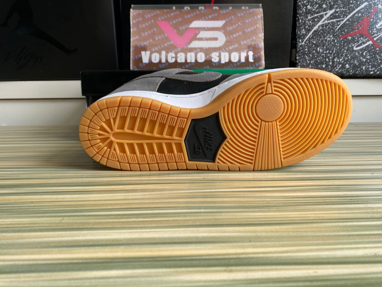 Nike SB Dunk Low Dark Grey Black Gum AR0778-001