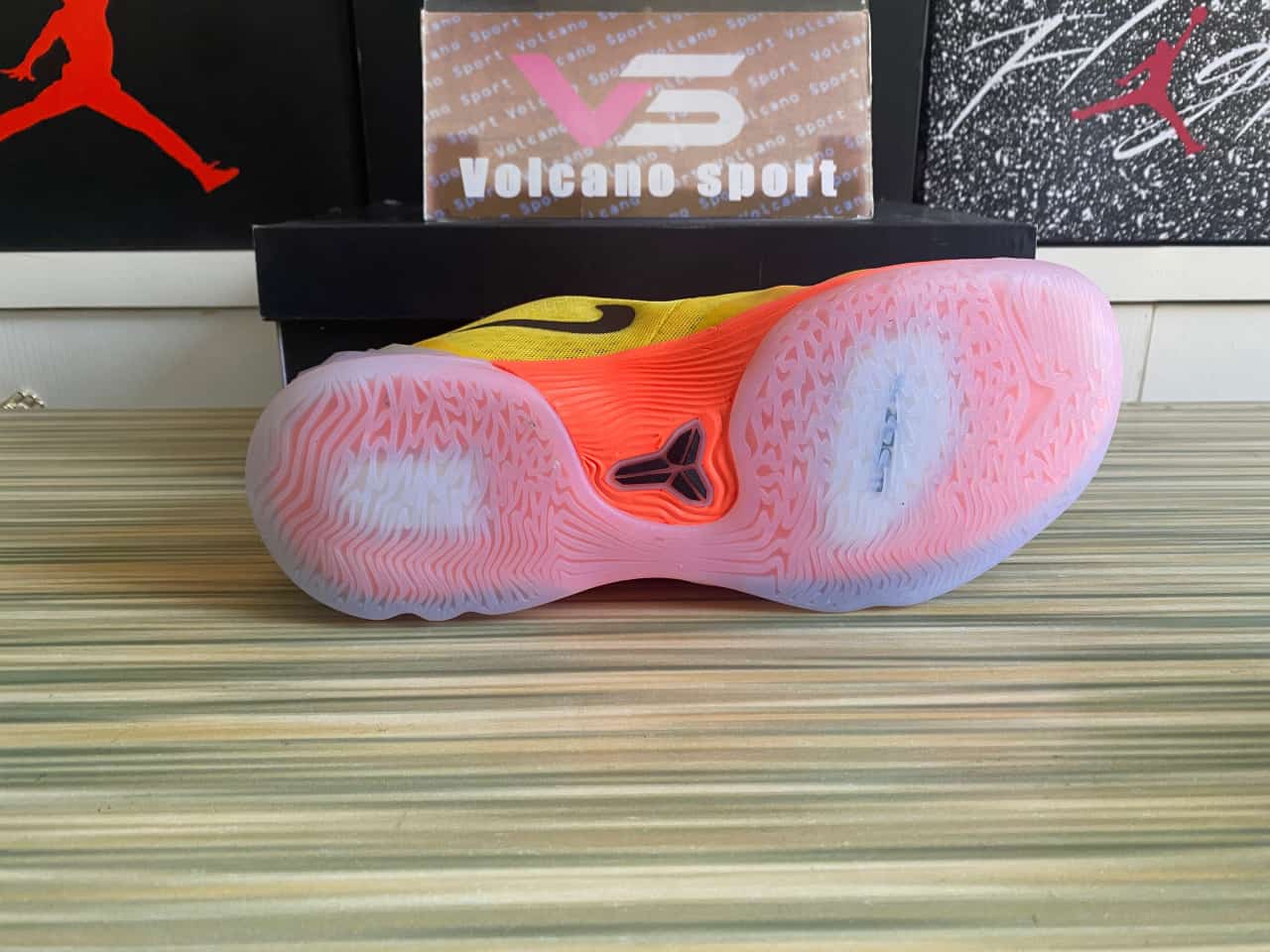 Zoom Kobe Venomenon 5 'University Gold' 749884-706