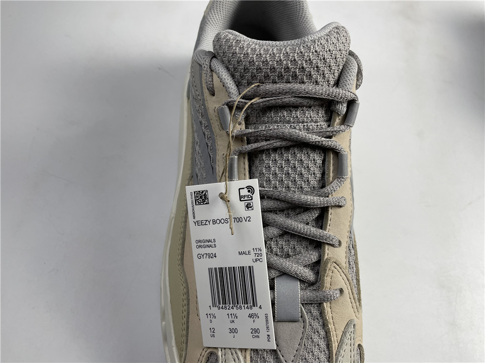 adidas Yeezy Boost 700 V2Cream