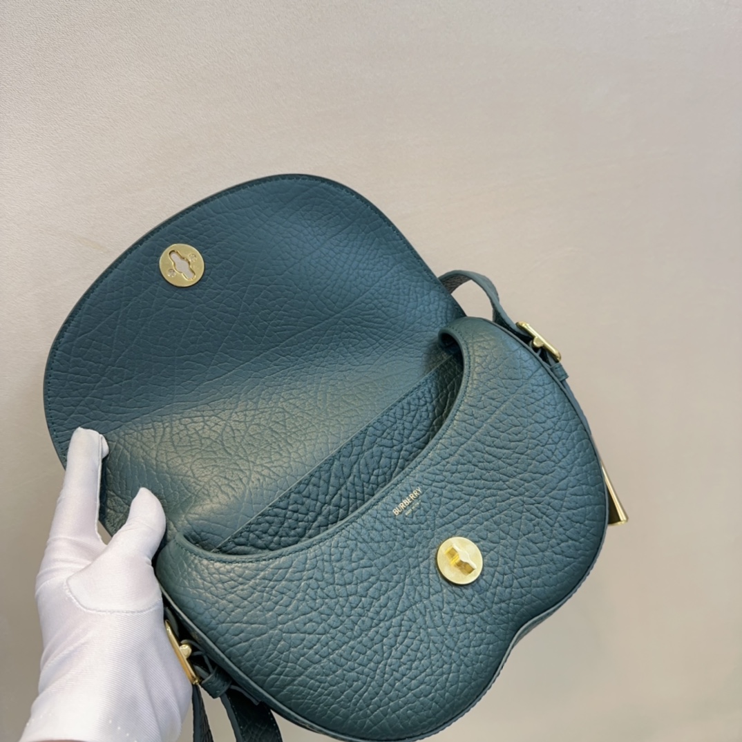 Burberry Chess 579175 (2) 25 × 6.5 x 17.5cm