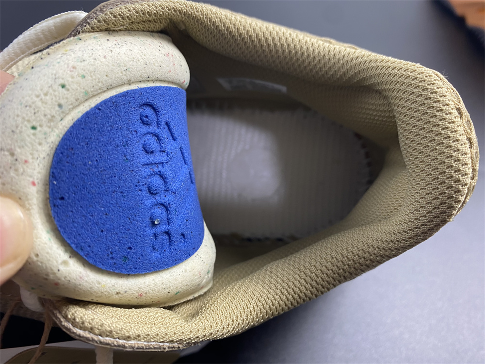 adidas Yeezy Boost 700Enflame Amber