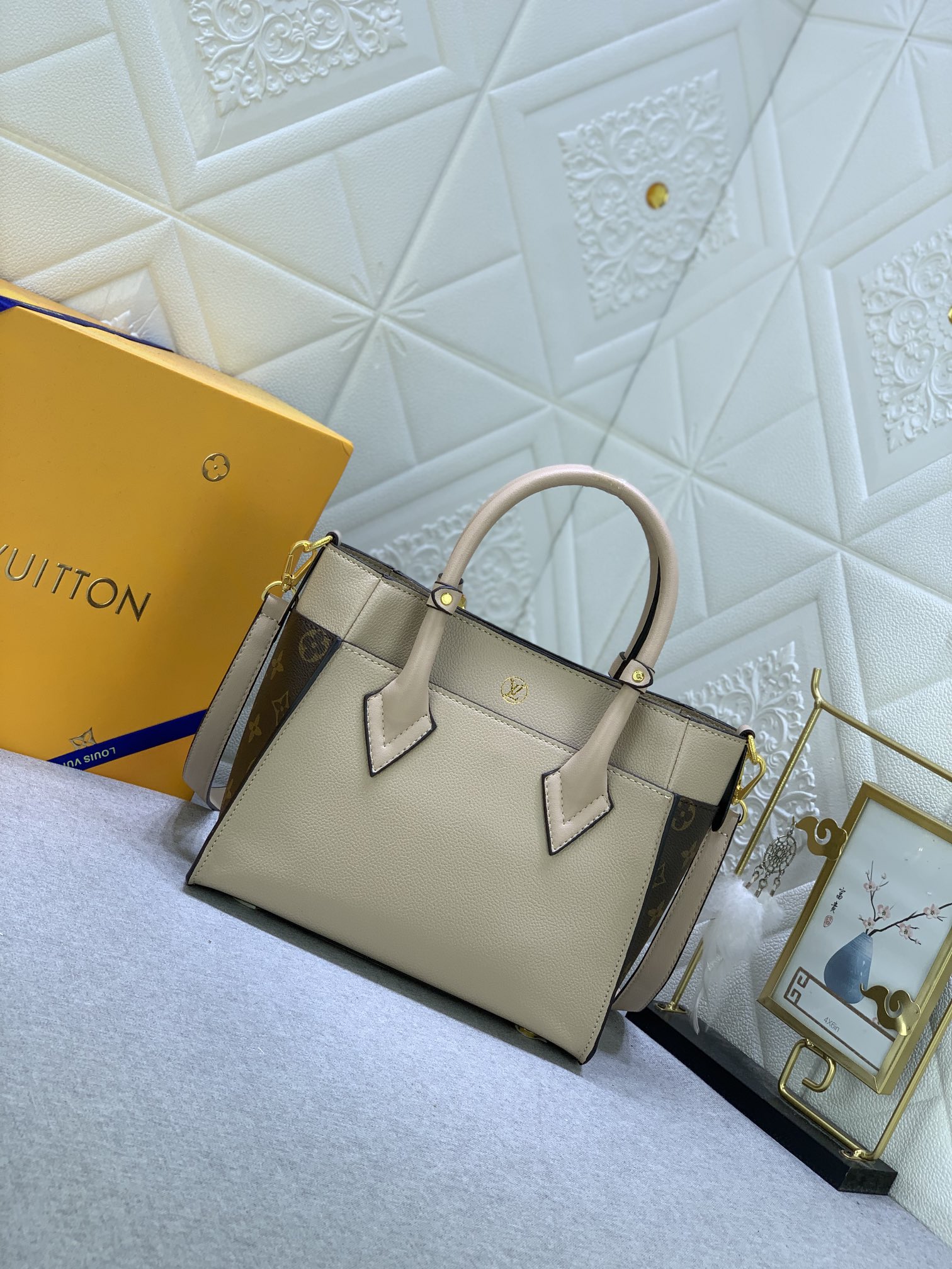 Louis Vuitton ON MY SIDE M57728 25 x 20 x 12 cm