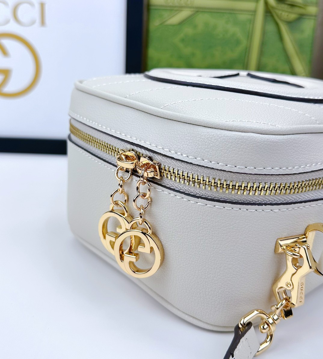 Gucci Blondie 744434 17x15x9cm