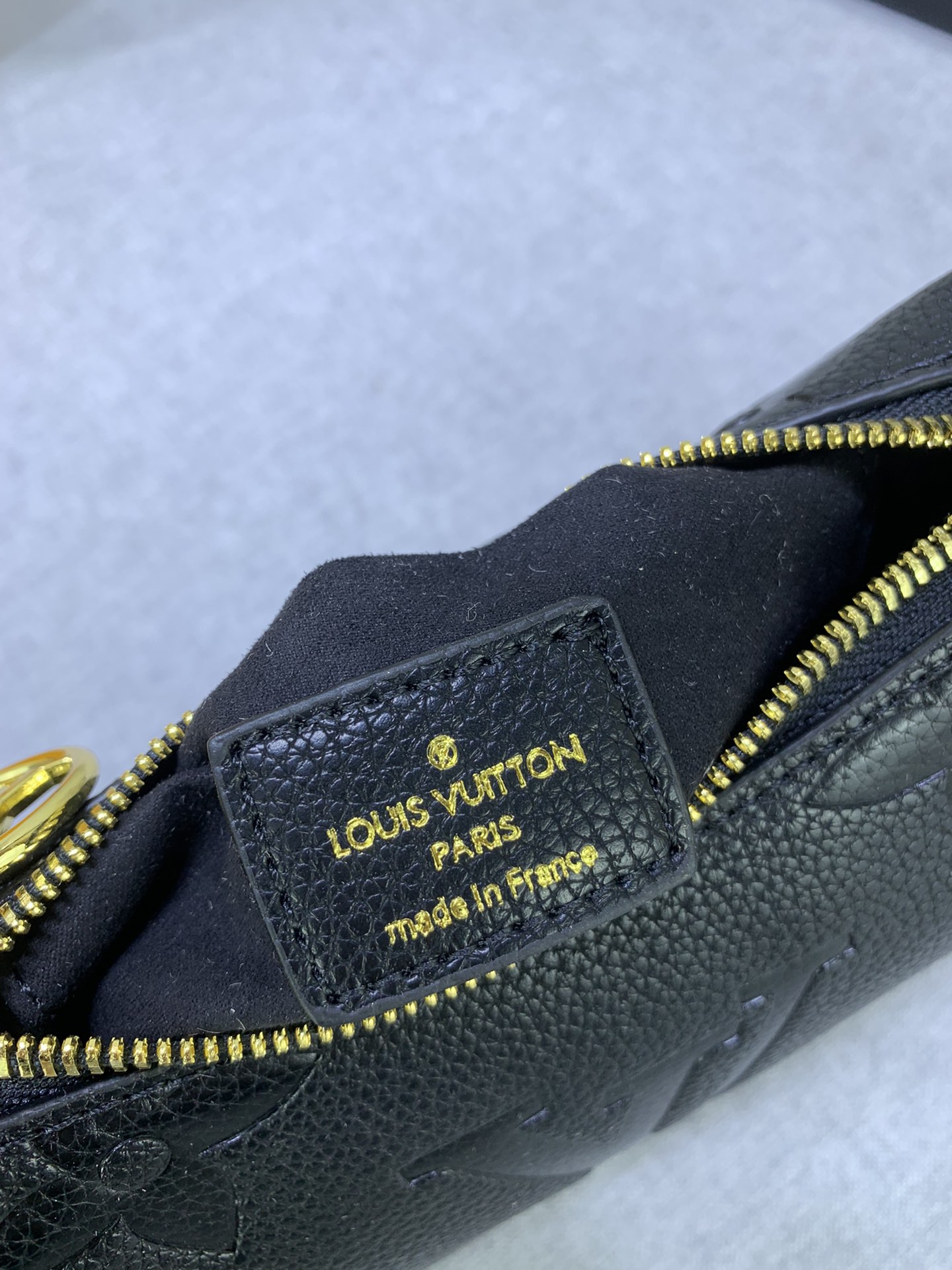 Louis Vuitton Mini Moon M82391 (2) 20.5 x 11.0 x 5.0cm