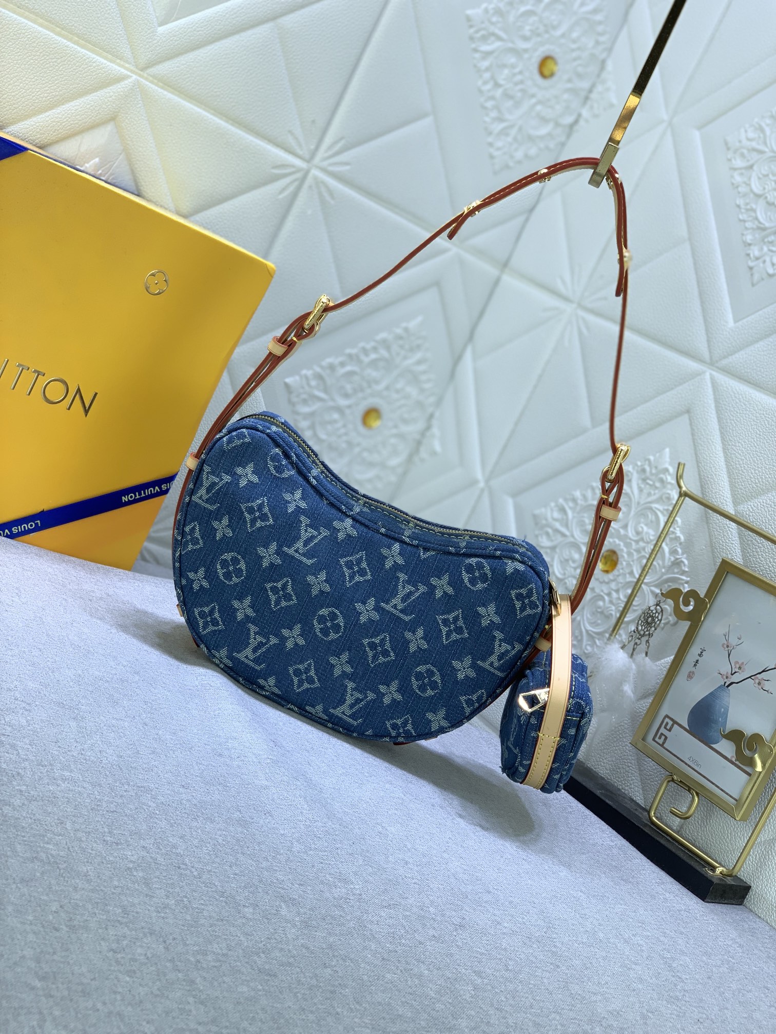 Louis Vuitton monogram M46856 24x15x6cm