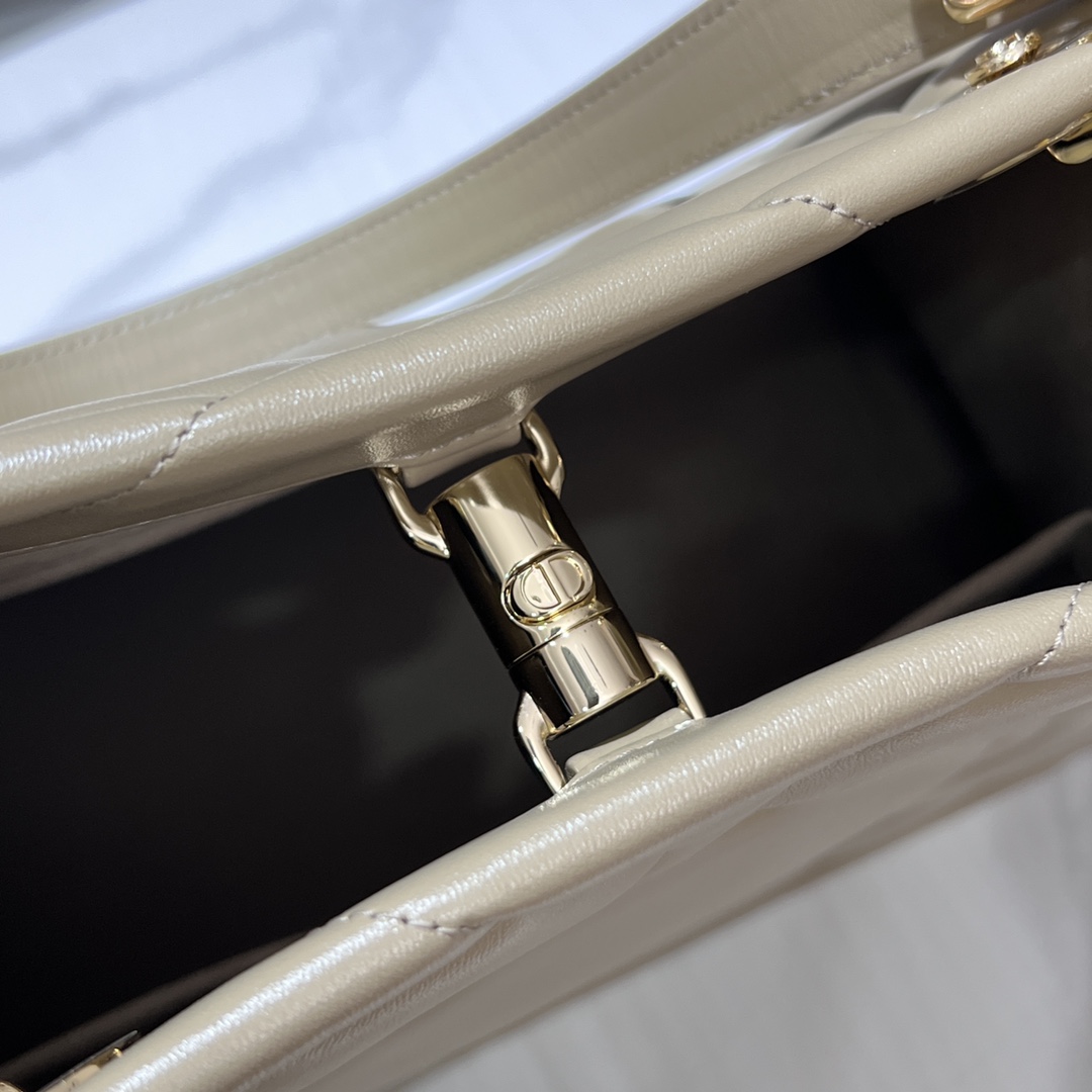 DIOR ESSENTIAL 3 (4)