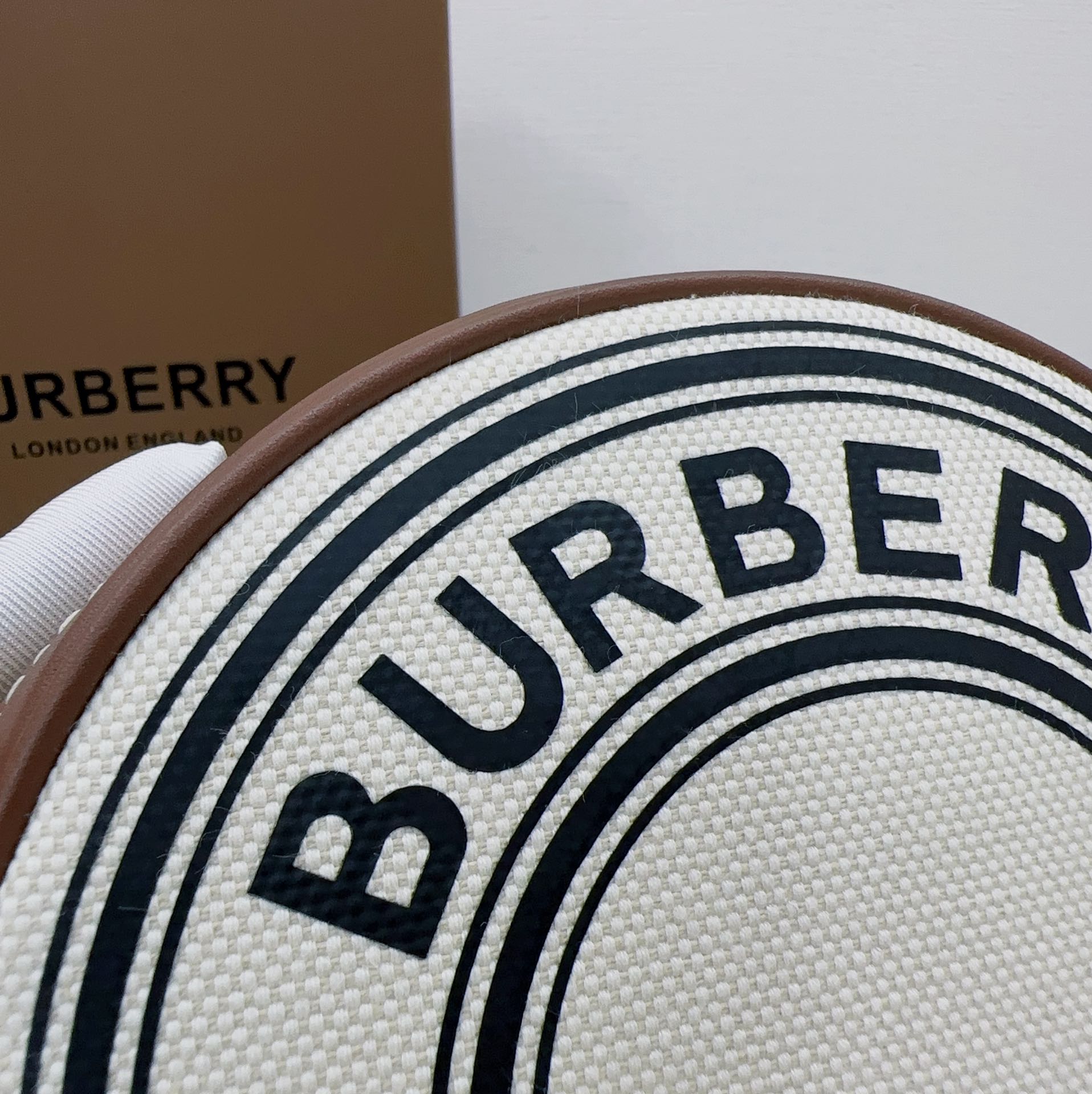 Burberry Louise 293150 17 x 7 x 17cm