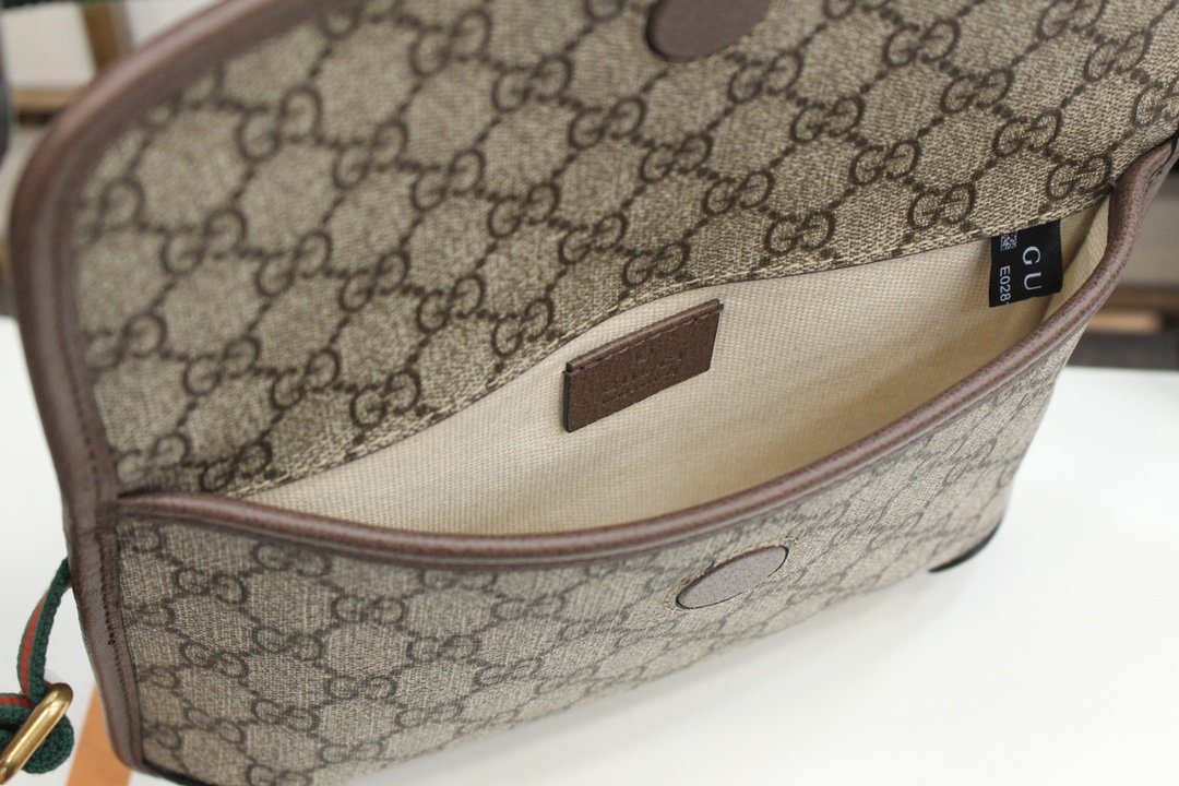 GUCCI Totem GG Superme 493930 24*16.5*4cm