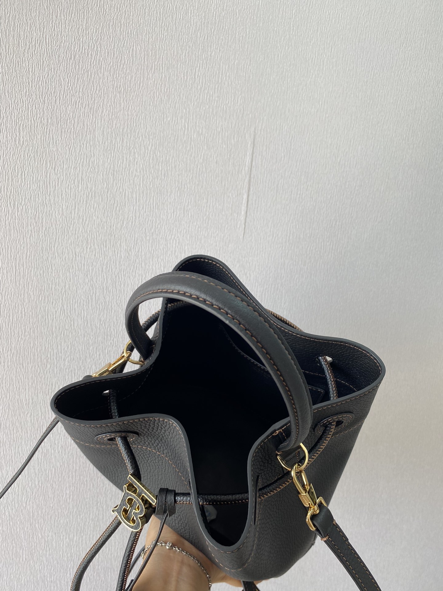 Burberry 691173 16 x 26 x 26cm