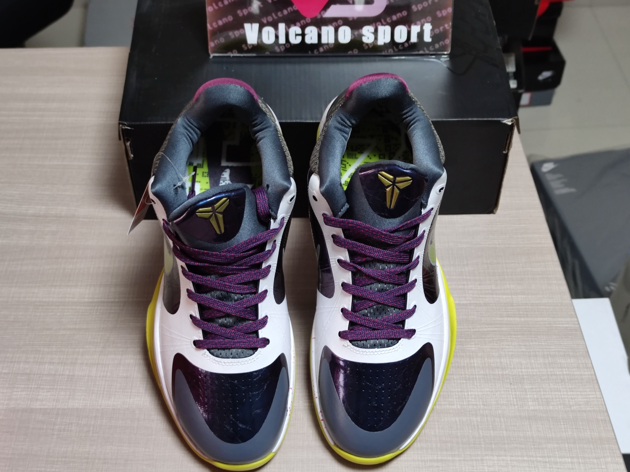 Kobe 6 Protro Grinch CD4991 100