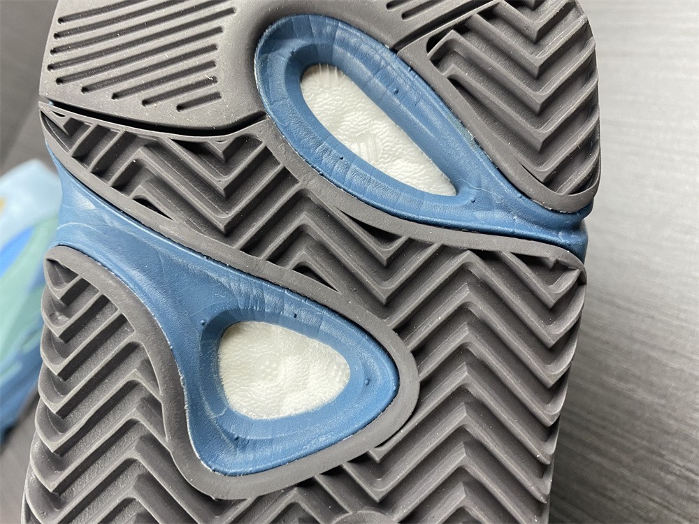 Adidas Yeezy700 Fadazu