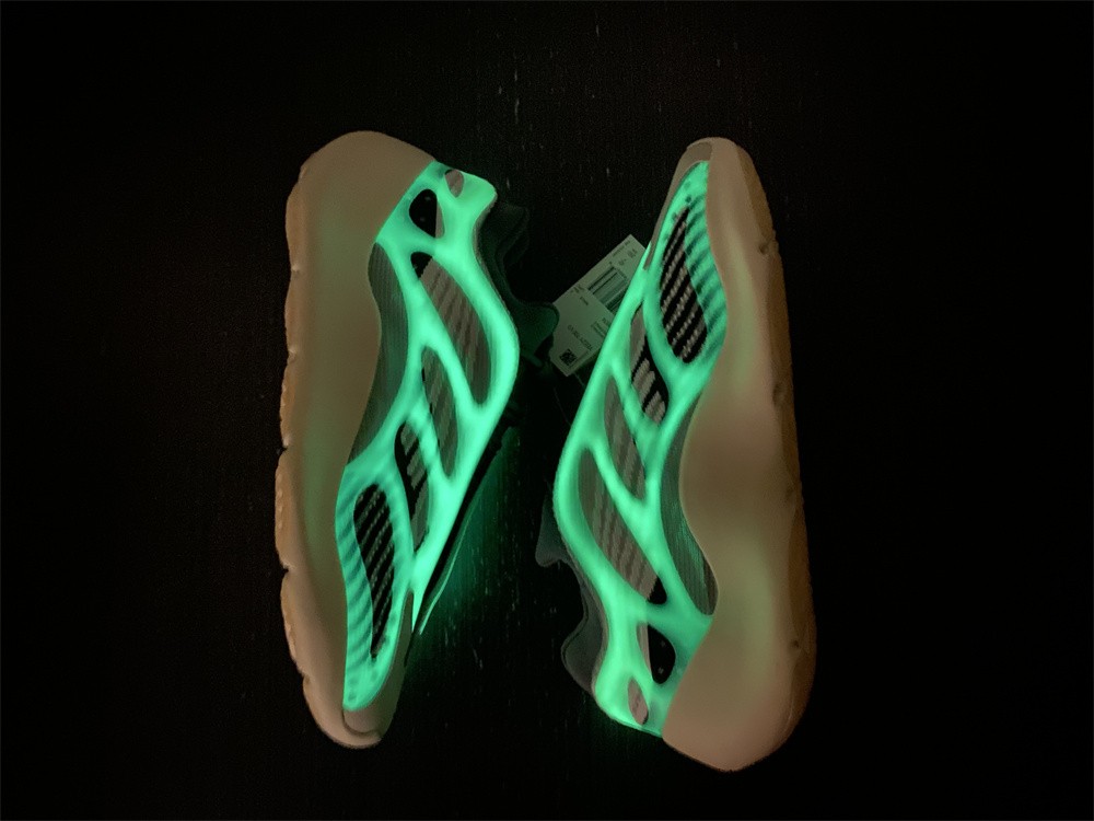 adidas Yeezy 700 V3Fade Salt