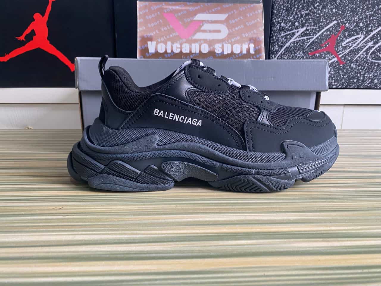 Bale*ciaga Triple S Black