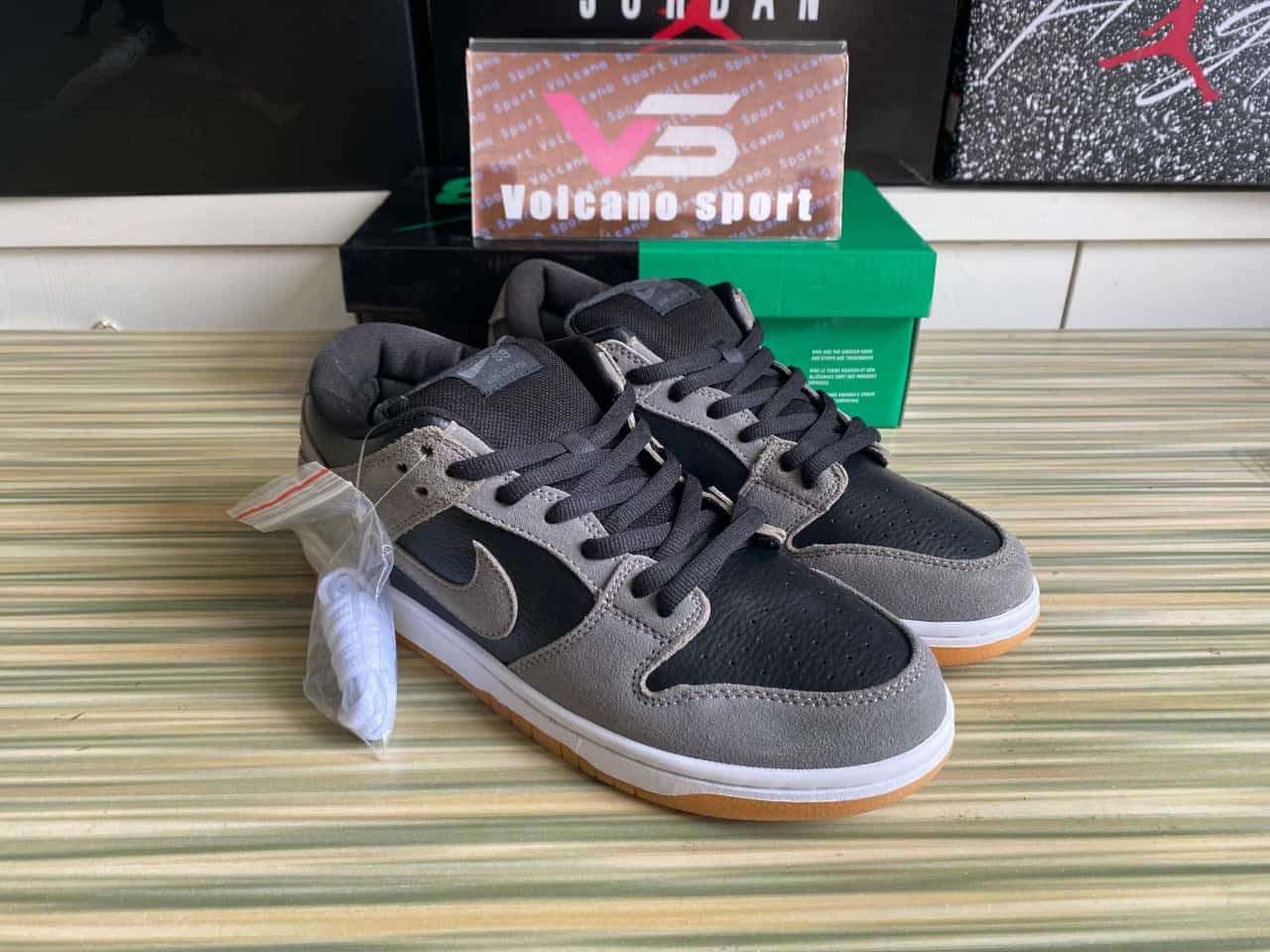 Nike SB Dunk Low Dark Grey Black Gum AR0778-001