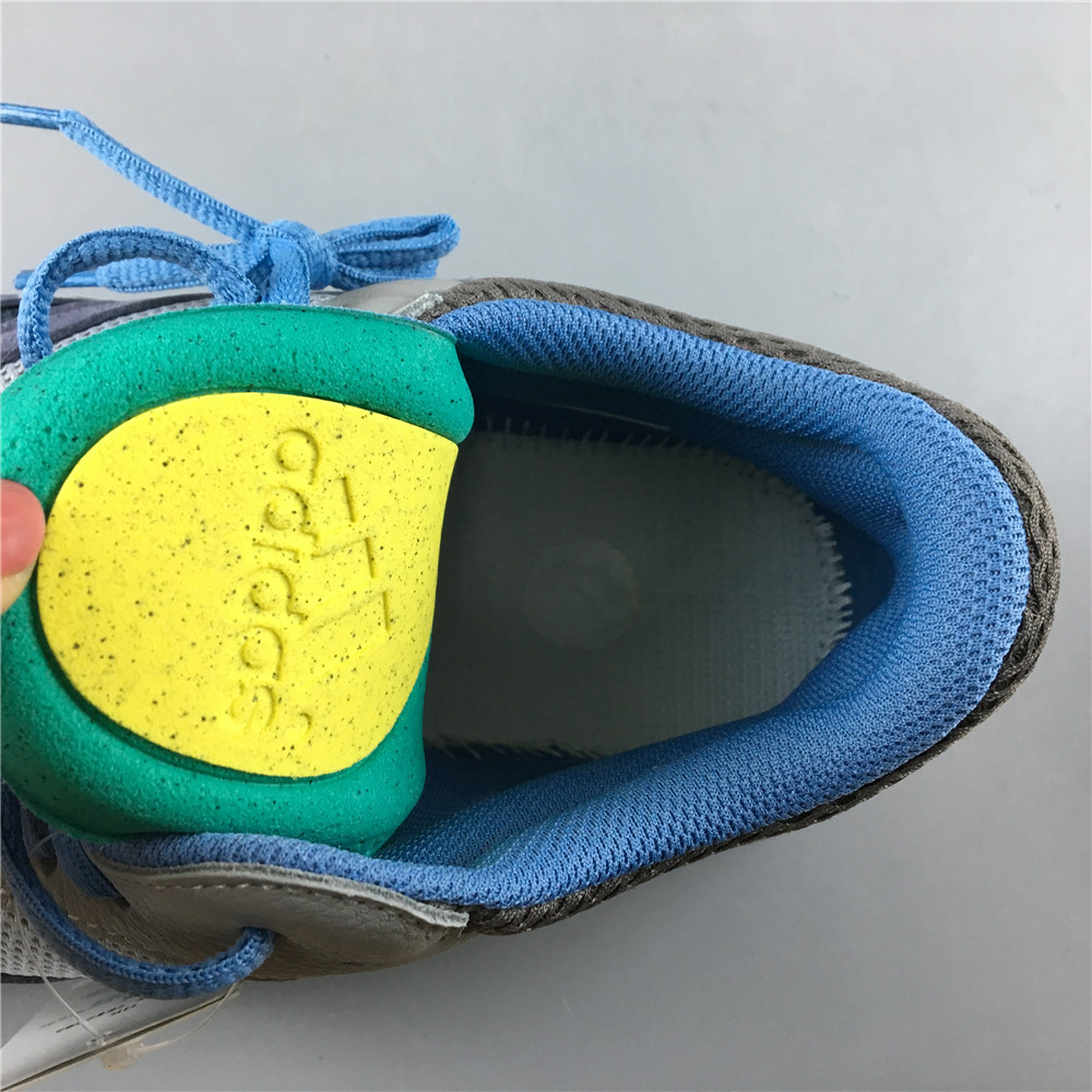 adidas Yeezy Boost 700Carbon Blue