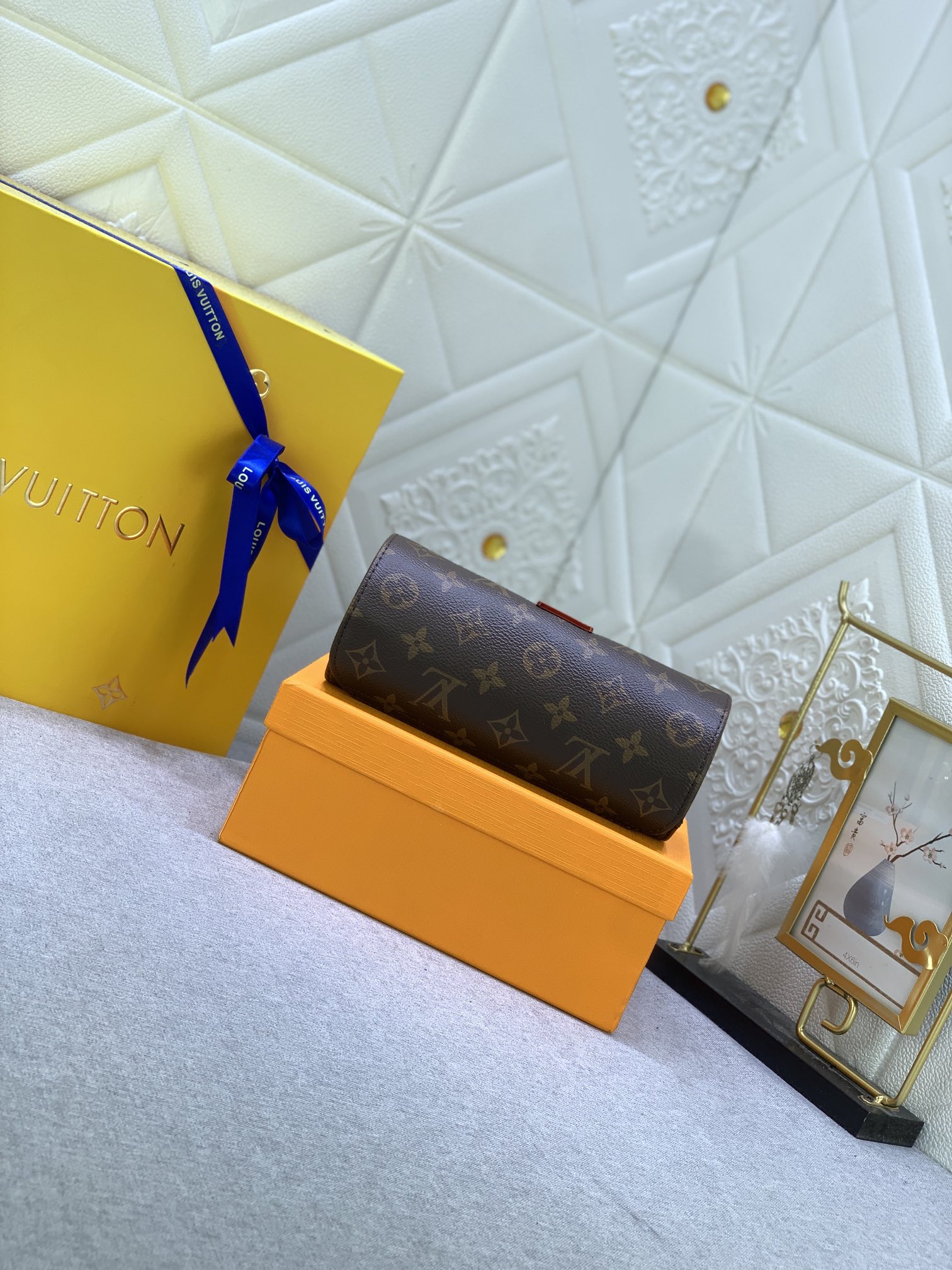 Louis Vuitton M10147 20 x 8 x 8 cm