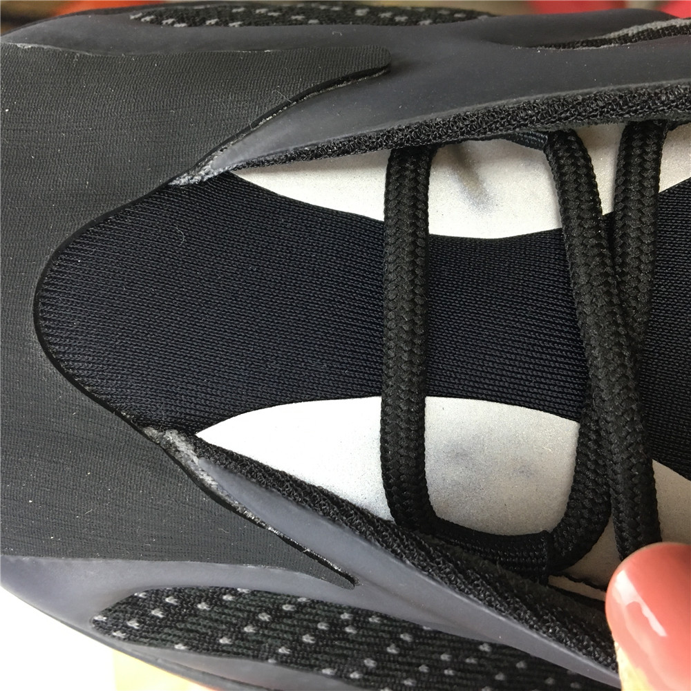 adidas Yeezy 700 V3Alvah