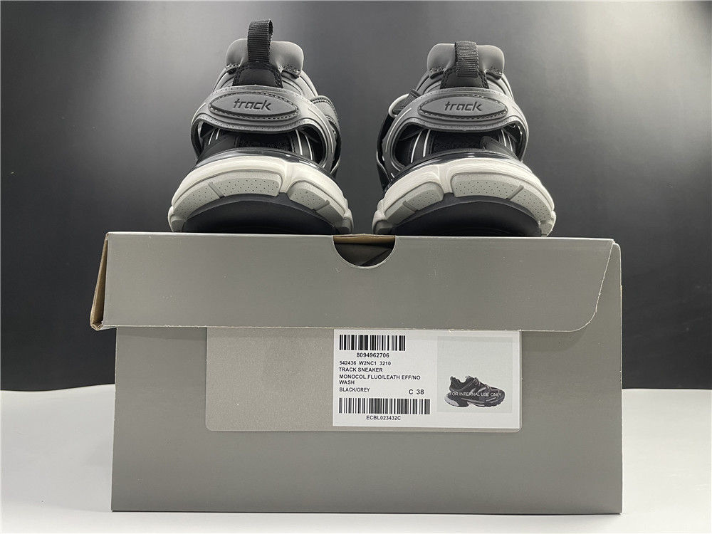 BALENCIAGA Track Parisian family three generations of retro dad shoes