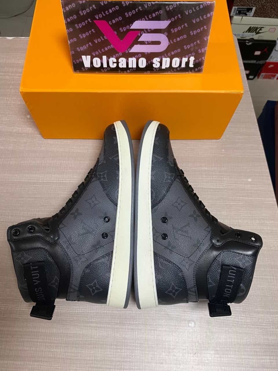 LV Rivoli Line High Cut Gray Black