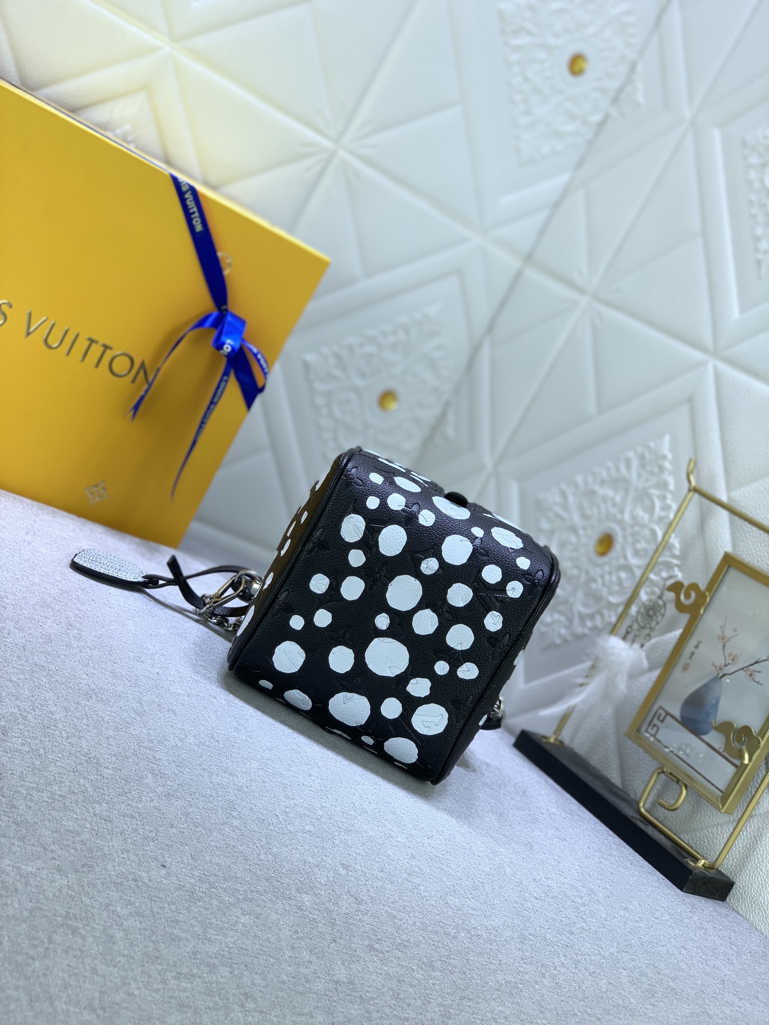 Louis Vuitton x YK Square Bag M21778 (3) 16x16x16cm
