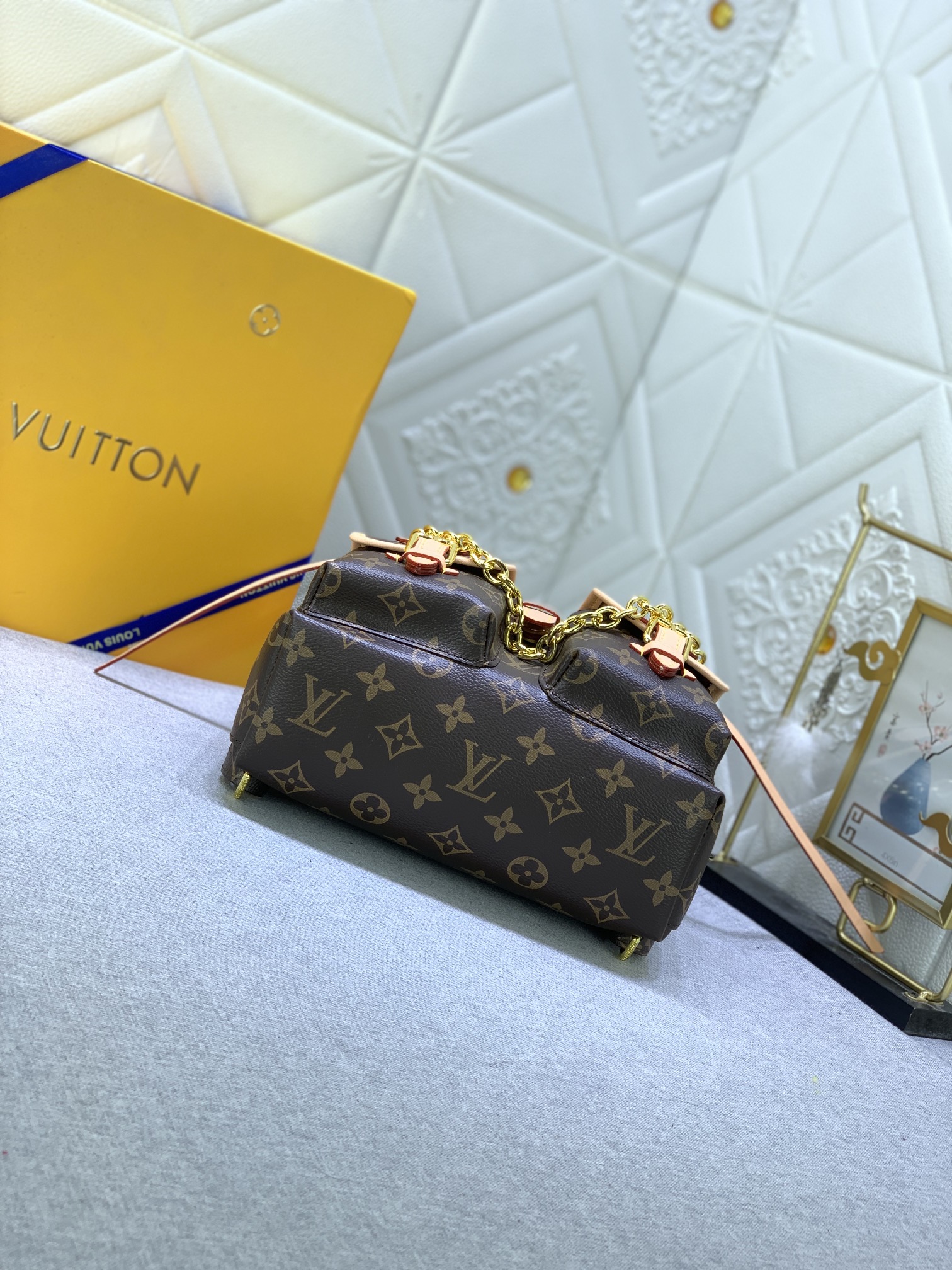 Louis Vuitton Excursion M46932 21.0 x 23.0 x 10.0cm