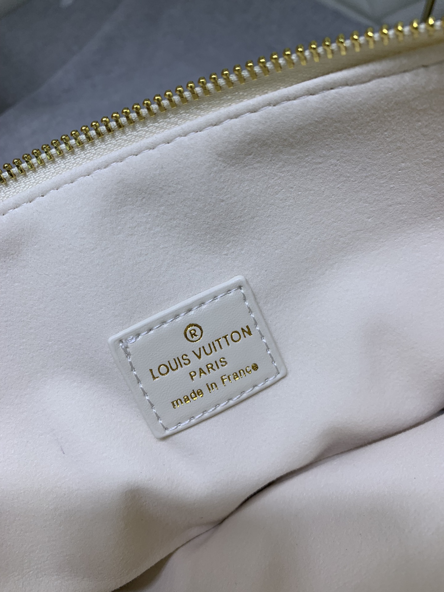 Louis Vuitton  Mini Soft Trunk M22398 (4) 18.5 x 13.0 x 8.0cm