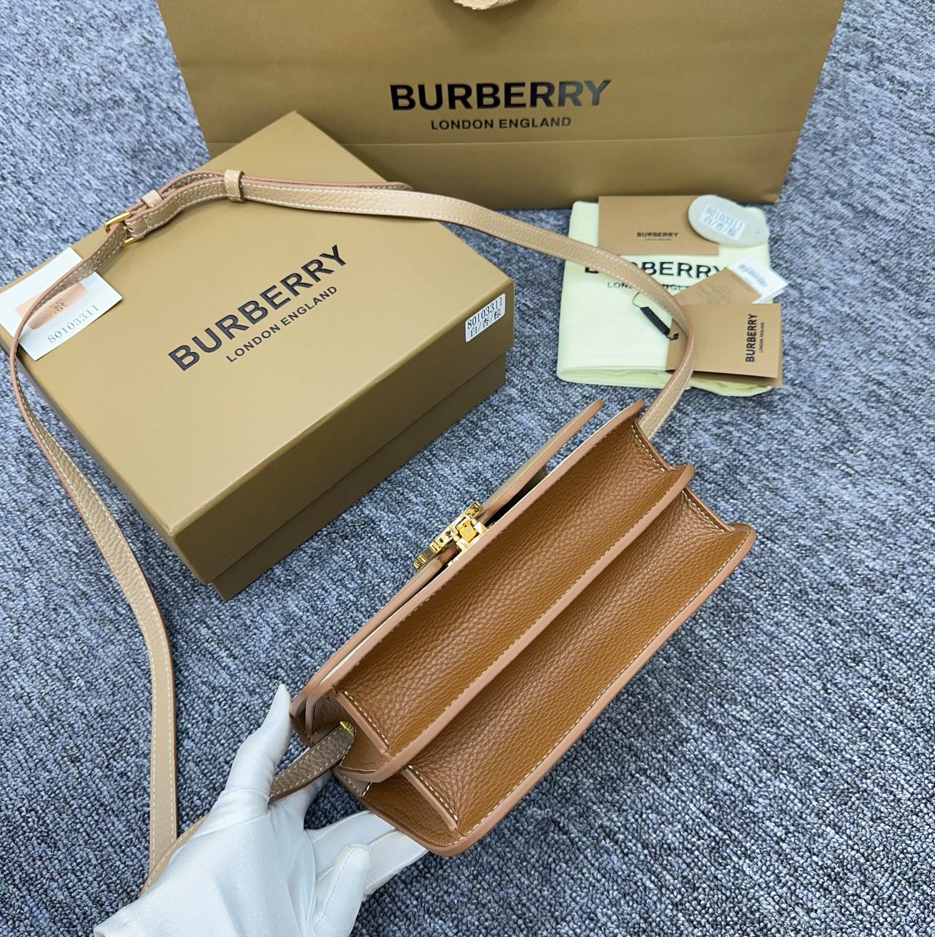 Burberry 3311 21 x 6 x 16cm